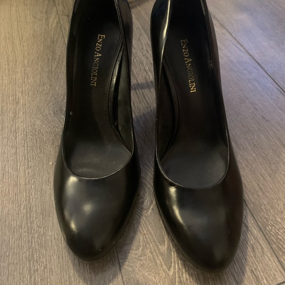 Size 7.5 black pumps by Enzo Angiolini - Picture 1 of 6